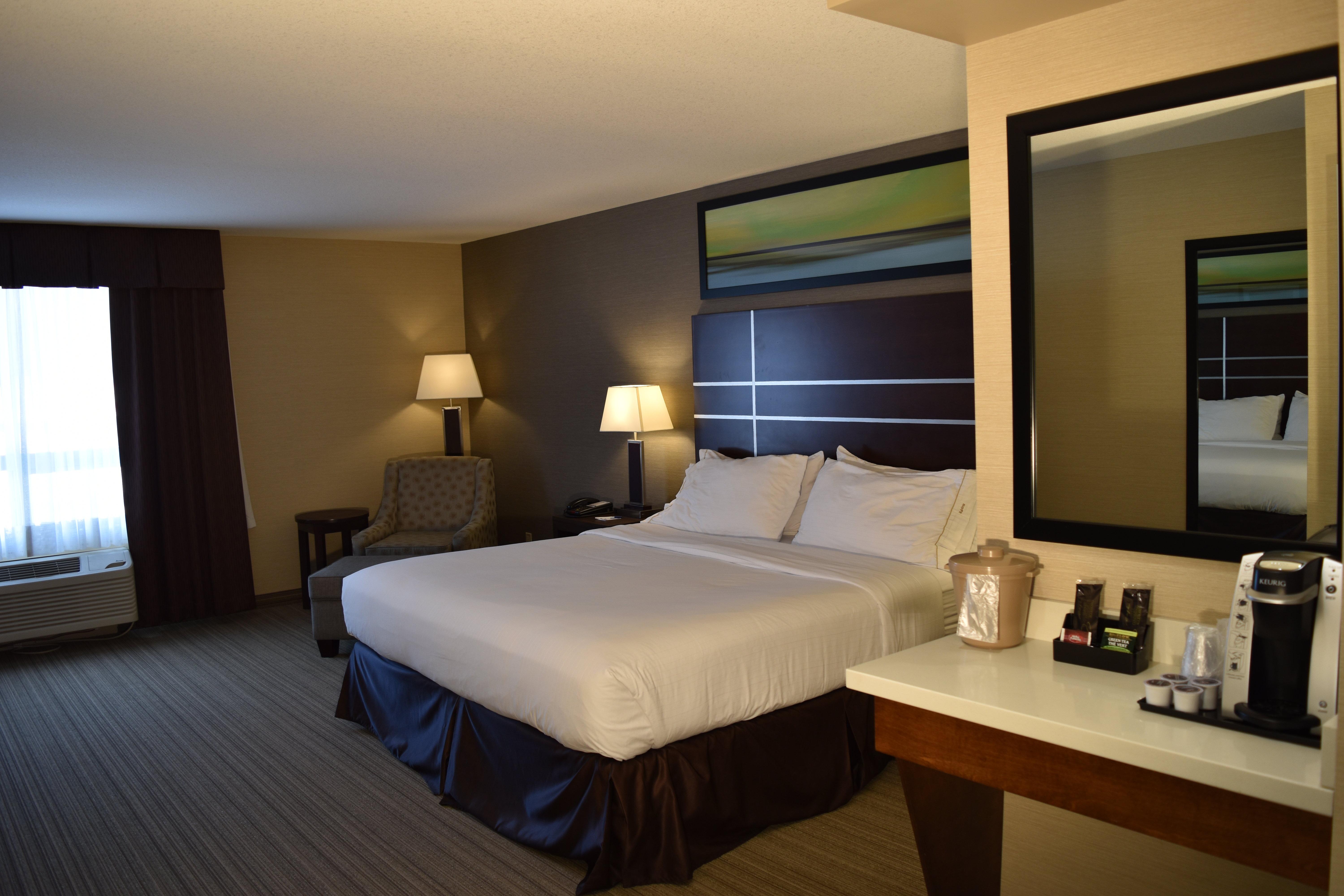 Holiday Inn Express Golden-Kicking Horse By Ihg Exterior foto